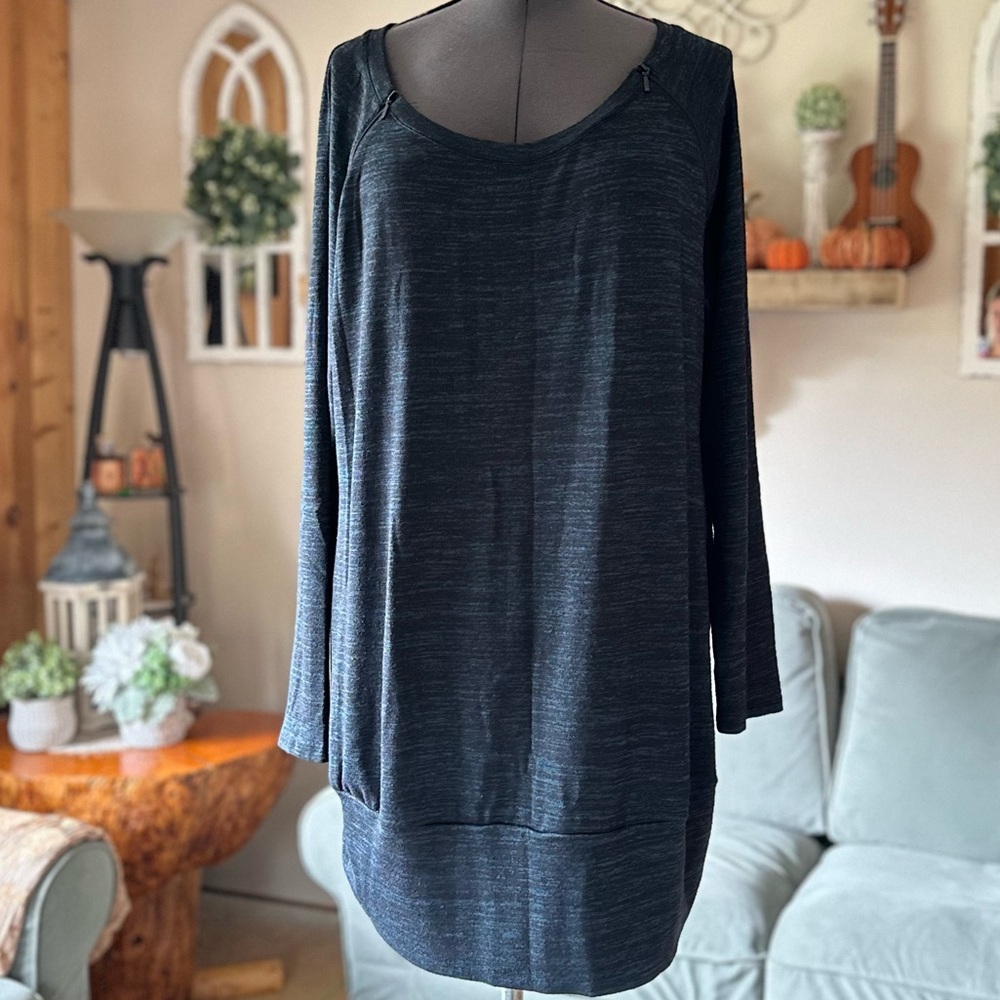 Thyme maternity Stylish Black and Turquoise Top with Nursing Zipper Detail